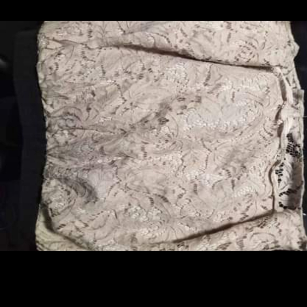 Mid thigh ann Taylor skirt